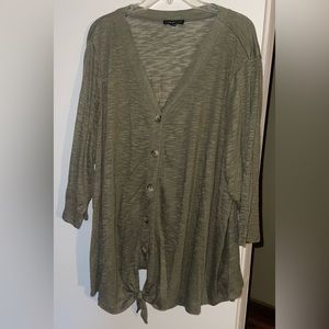 Ladies plus size Lane Bryant light weight blouse size 26/28